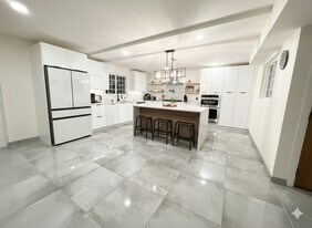 5912 Harvest Hill Rd in Dallas, TX - Building Photo