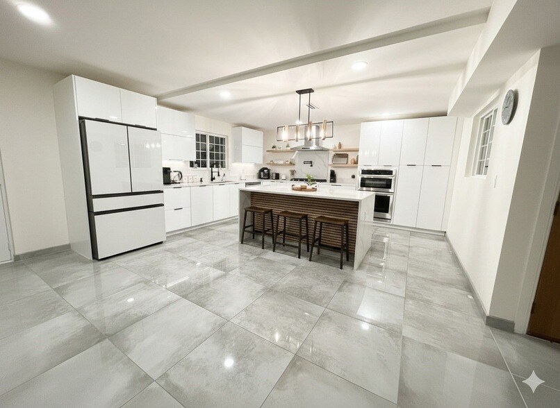 5912 Harvest Hill Rd in Dallas, TX - Building Photo