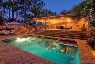 2324 Walmar Ln in San Diego, CA - Building Photo