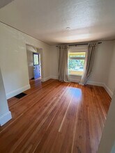 2045 SE Yamhill St in Portland, OR - Building Photo - Building Photo