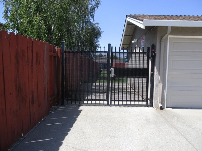 8158 Kelton Dr in Gilroy, CA - Building Photo - Building Photo