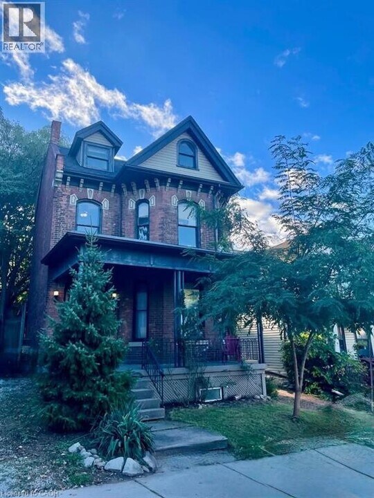 43 Pearl St S in Hamilton, ON - Building Photo