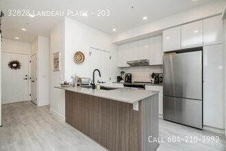 32828 Landeau Pl in Abbotsford, BC - Building Photo - Building Photo