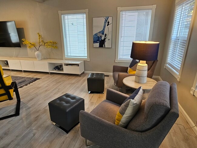 13518 SW Hillshire Dr in Tigard, OR - Foto de edificio - Building Photo