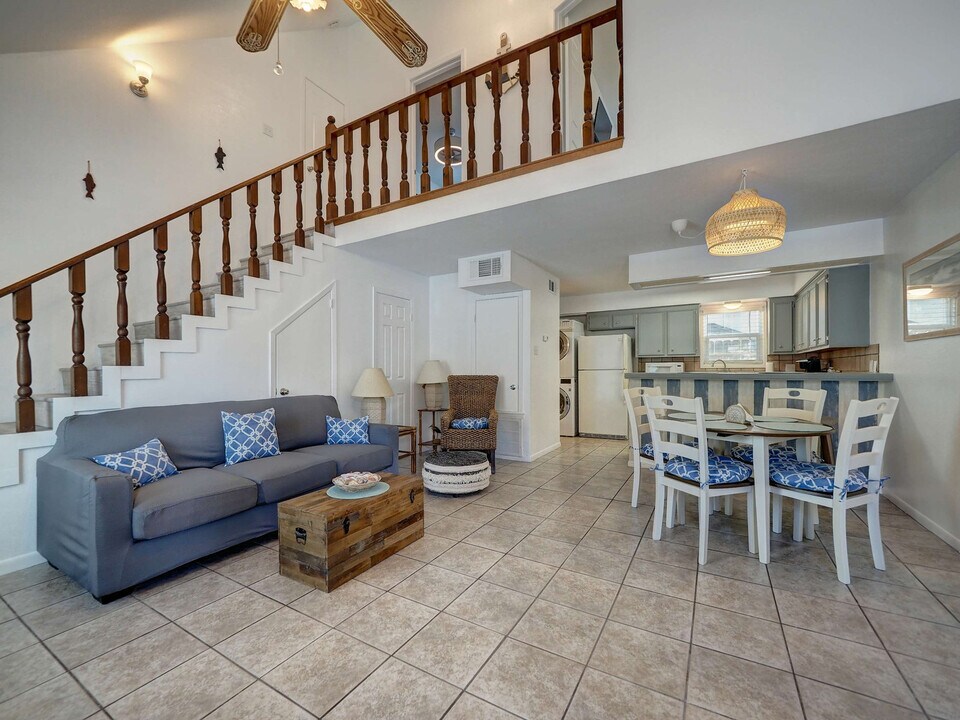 15201 Leeward Dr in Corpus Christi, TX - Building Photo