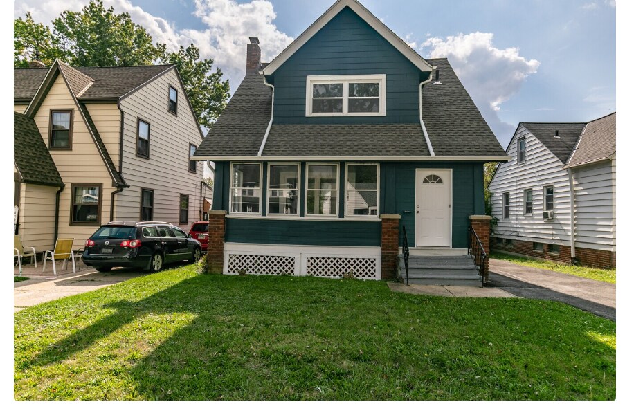 20100 Gardenview Dr in Maple Heights, OH - Building Photo