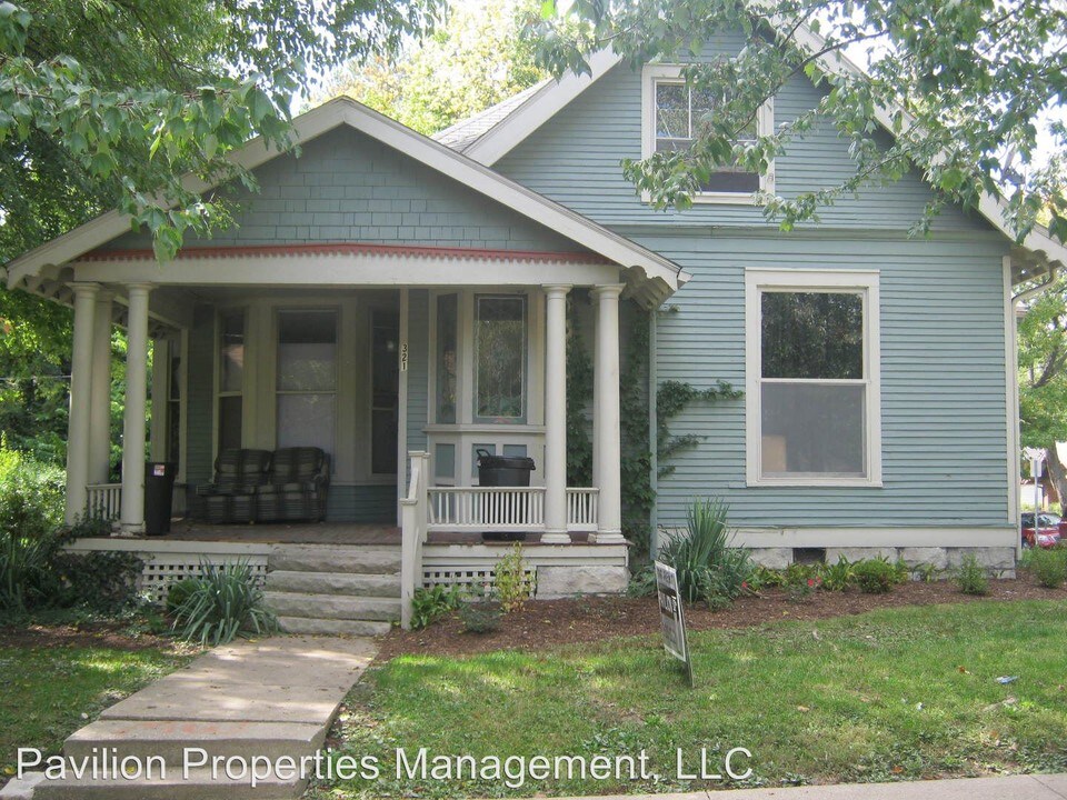 321 N Indiana Ave in Bloomington, IN - Building Photo
