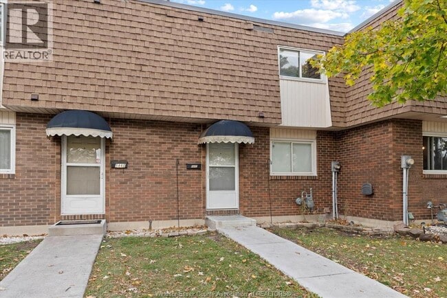 5442 Lassaline Ave in Windsor, ON - Building Photo - Building Photo