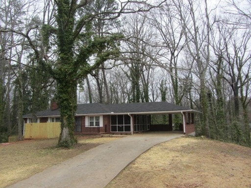 2059 Honeysuckle Ln SW in Atlanta, GA - Building Photo - Building Photo