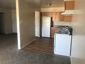 Bellerose Gardens Apartments in Glenwood, IL - Foto de edificio - Building Photo