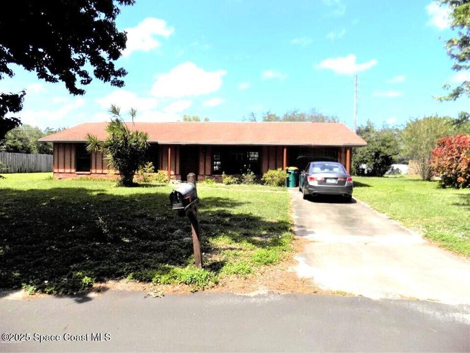 774 John Adams Ln in Melbourne, FL - Building Photo