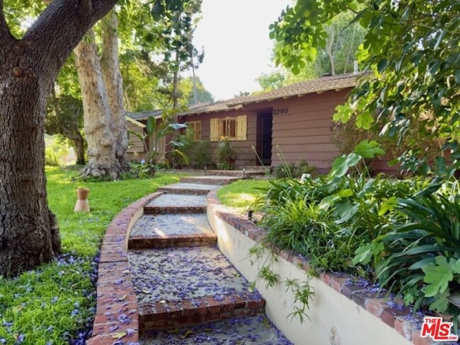 2290 Canonita Dr in La Habra Heights, CA - Building Photo - Building Photo