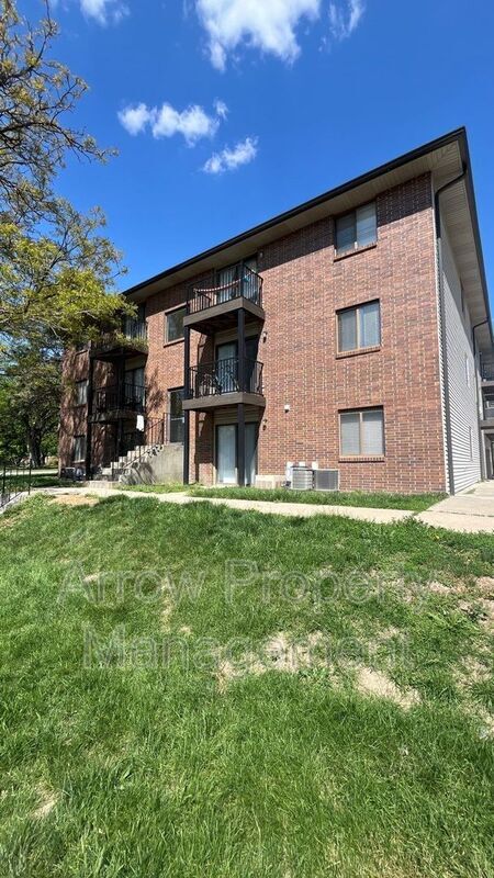 property at 3405 Holdrege St