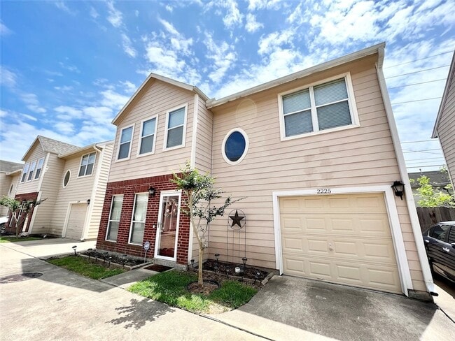 2225 Naomi St in Houston, TX - Building Photo - Building Photo