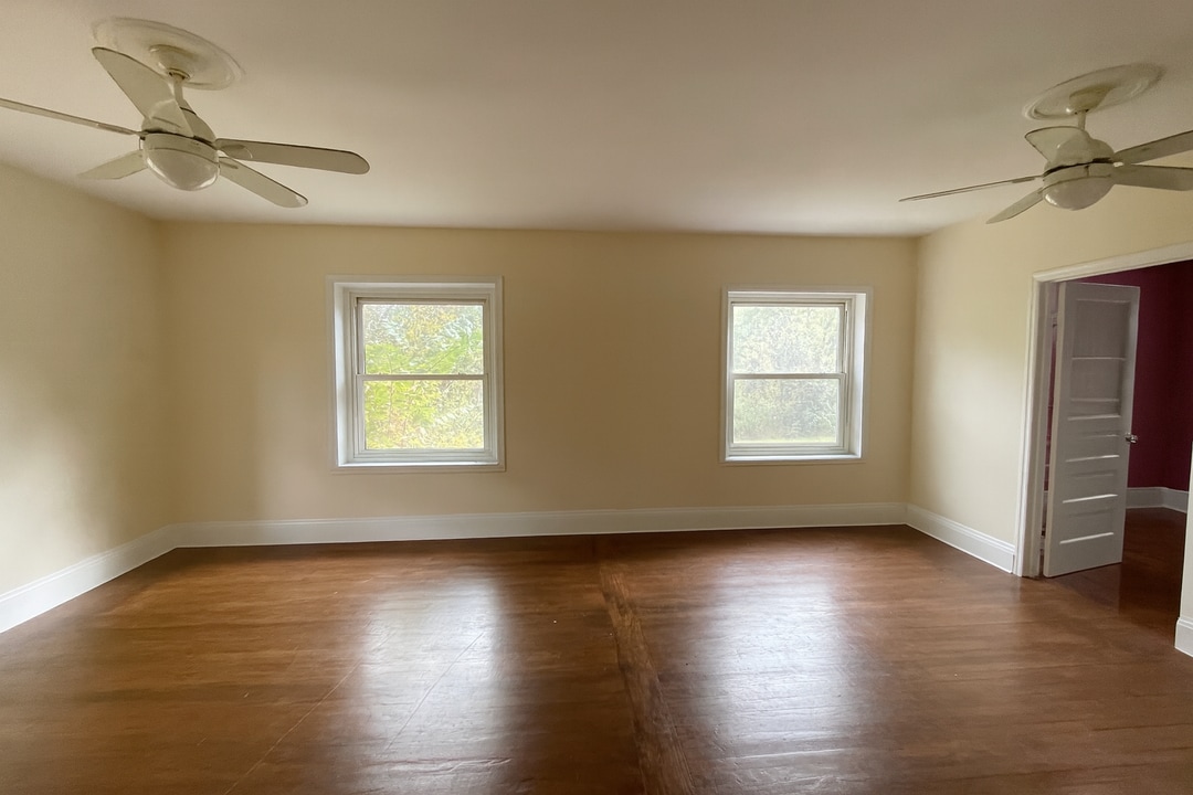 362 Springtown Rd, Unit REAR in New Paltz, NY - Building Photo