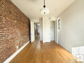 EASTERN PARKWAY / Remarkable Renovated 4-B in Brooklyn, NY - Building Photo - Building Photo