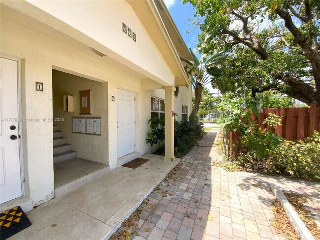 530 NE 15th Ct in Fort Lauderdale, FL - Building Photo - Building Photo