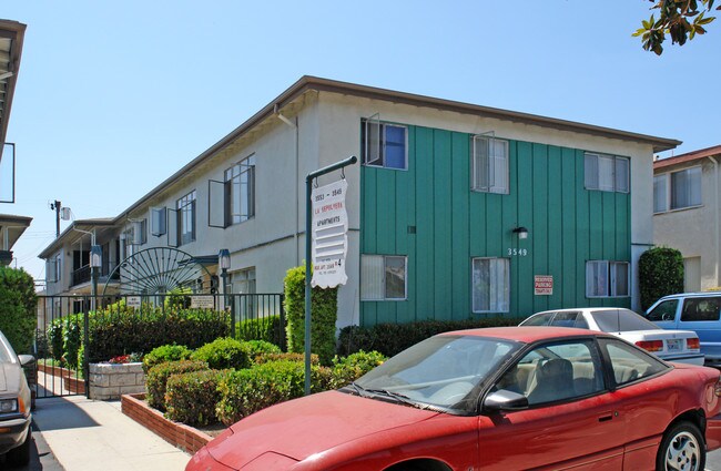 3549 S Sepulveda Blvd in Los Angeles, CA - Foto de edificio - Building Photo