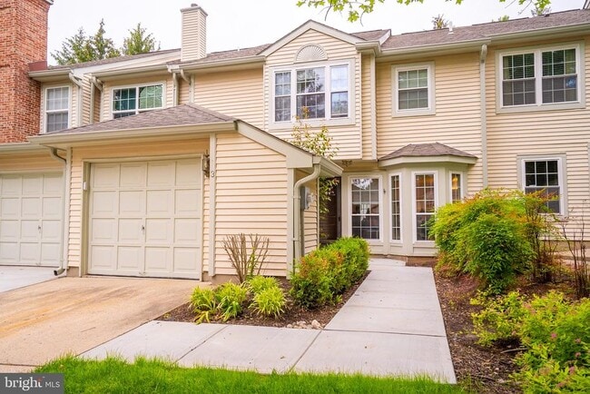 property at 3 Towpath Ct