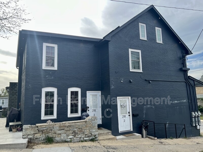 218 Walnut St in Coatesville, PA - Building Photo