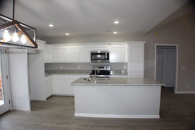 1165 Mayfield Dr in Sumter, SC - Building Photo - Building Photo