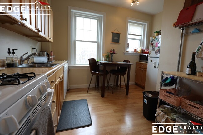 164 Strathmore Rd, Unit 21 in Boston, MA - Foto de edificio - Building Photo