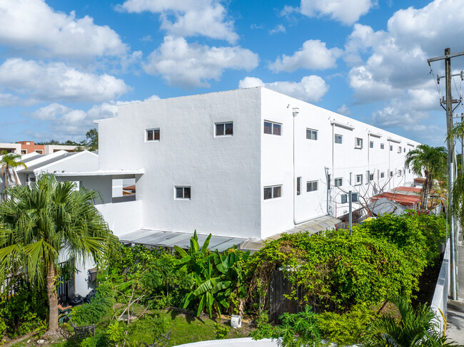 Savannah Apartments in Hialeah, FL - Building Photo - Building Photo