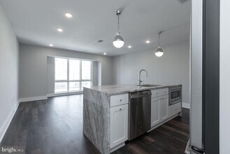 711 N 16th St in Philadelphia, PA - Building Photo - Building Photo