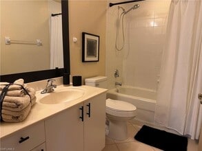 7839 Regal Heron Cir, Unit 709 in Naples, FL - Foto de edificio - Building Photo