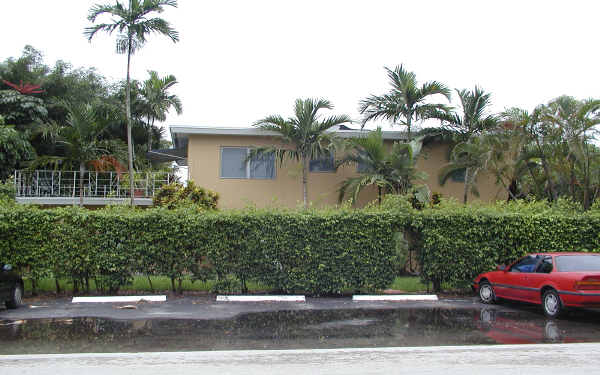 1353 Bayview Dr in Fort Lauderdale, FL - Building Photo - Building Photo