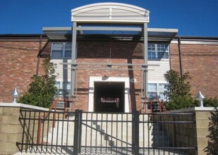 Bluegrass Commons in Lexington, KY - Foto de edificio - Building Photo