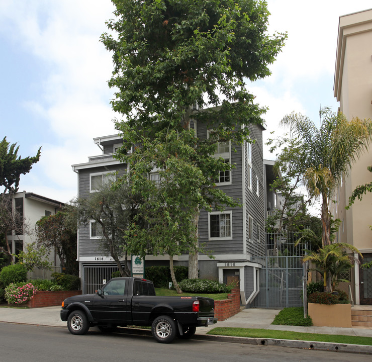 1616 Barry Avenue, in Los Angeles, CA - Building Photo