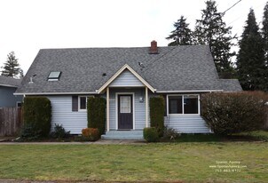 1405 4th Ave NW in Puyallup, WA - Building Photo