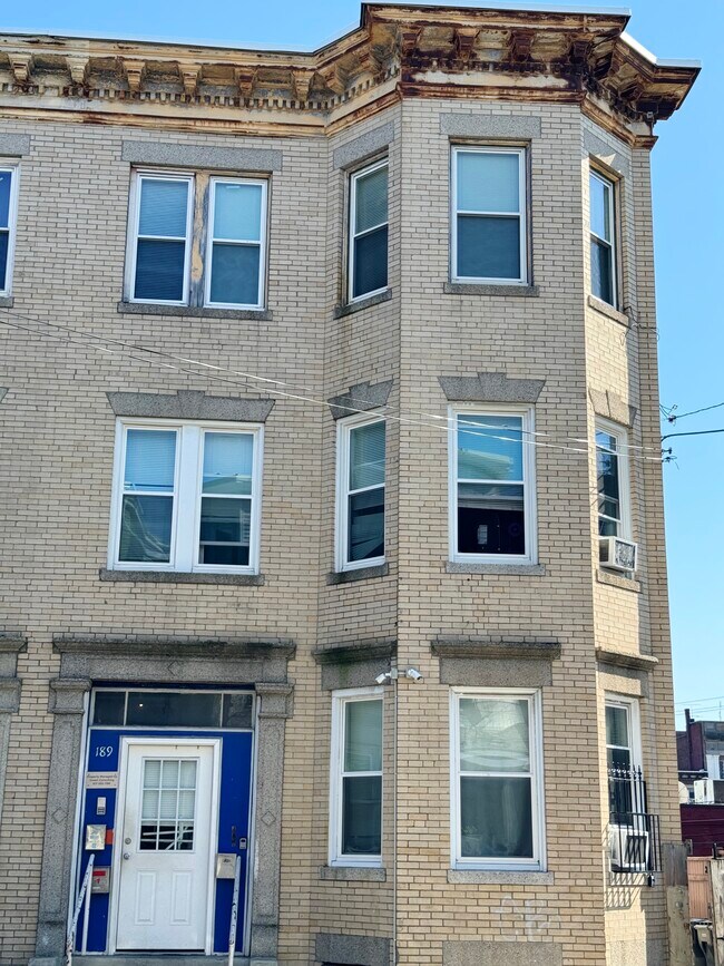 189 Chestnut St, Unit 2