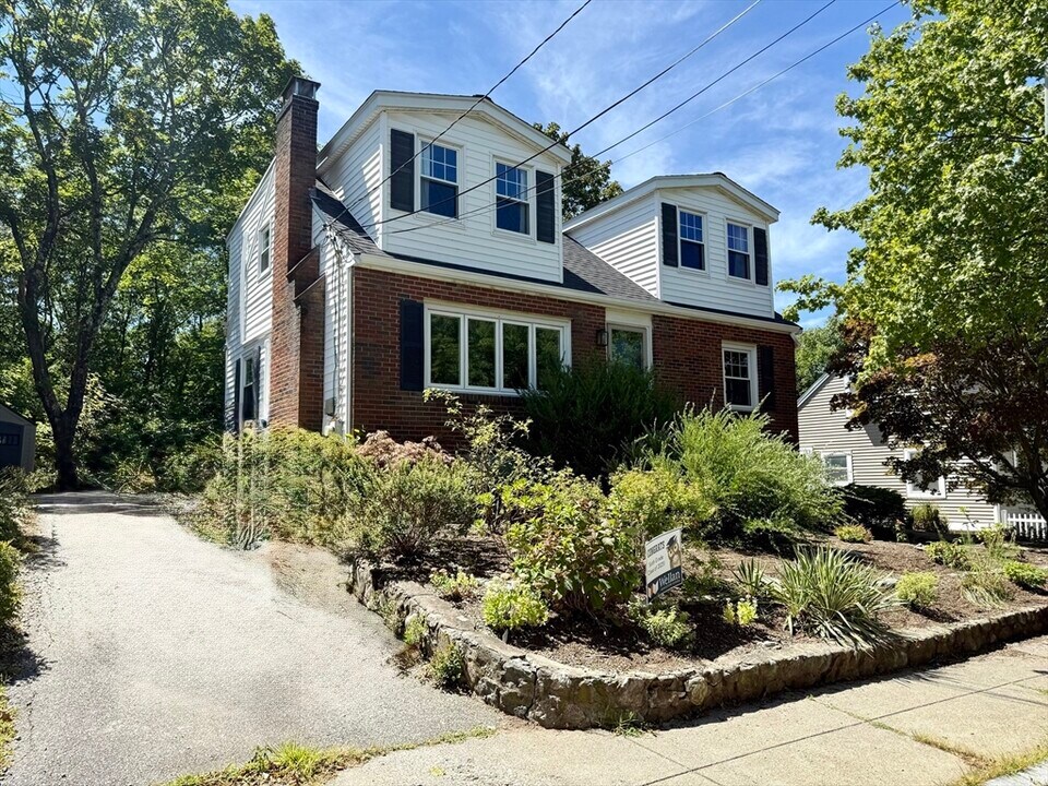 100 Stimson St in Boston, MA - Building Photo