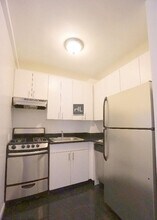 160 E 55th St in New York, NY - Building Photo - Building Photo