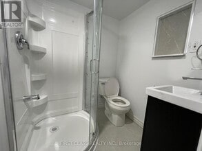 11 Ellington Dr in Toronto, ON - Building Photo - Building Photo