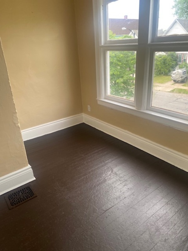 property at 1023 E Lovejoy St