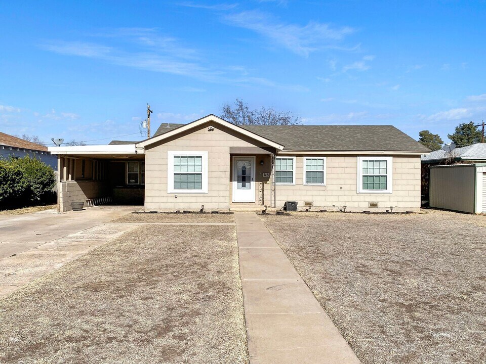 116 W Vega Dr in Hobbs, NM - Building Photo