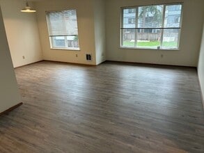 16524 Linden Ave N in Shoreline, WA - Building Photo - Building Photo