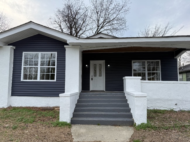 property at 2510 Oak St