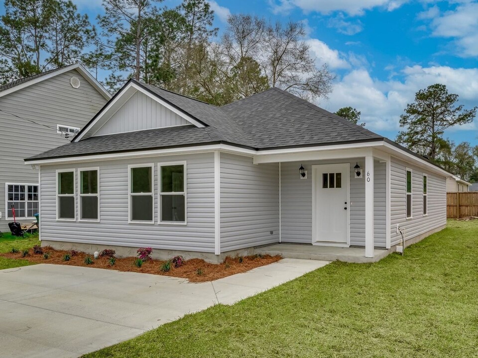 30 Graham Trail in Crawfordville, FL - Building Photo