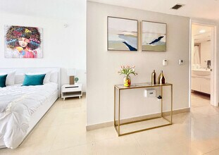 485 Brickell Ave in Miami, FL - Building Photo - Building Photo