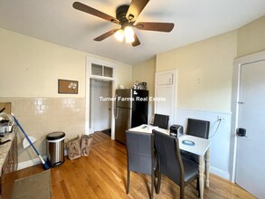 59 Cedar St, Unit 2R in Somerville, MA - Foto de edificio - Building Photo