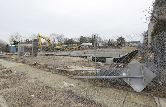 Bayview Villa Apartments in West Babylon, NY - Building Photo - Building Photo