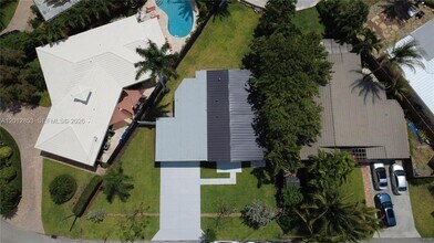 2416 NE 19th Terrace in Wilton Manors, FL - Building Photo - Building Photo