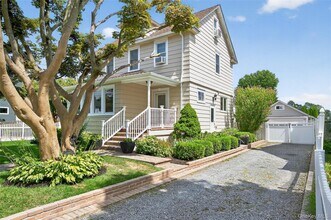 26 9th St in Locust Valley, NY - Building Photo - Building Photo