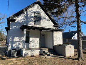 339 E Lincoln St in Bloomington, IL - Building Photo - Building Photo