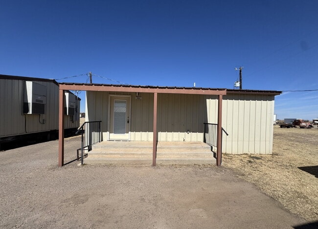 property at 5929 E Private Rd 6575