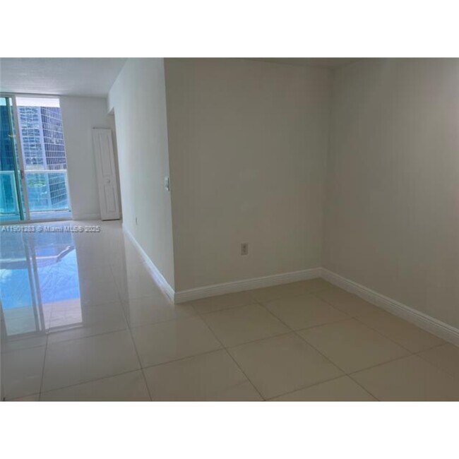 1250 S Miami Ave in Miami, FL - Building Photo - Building Photo